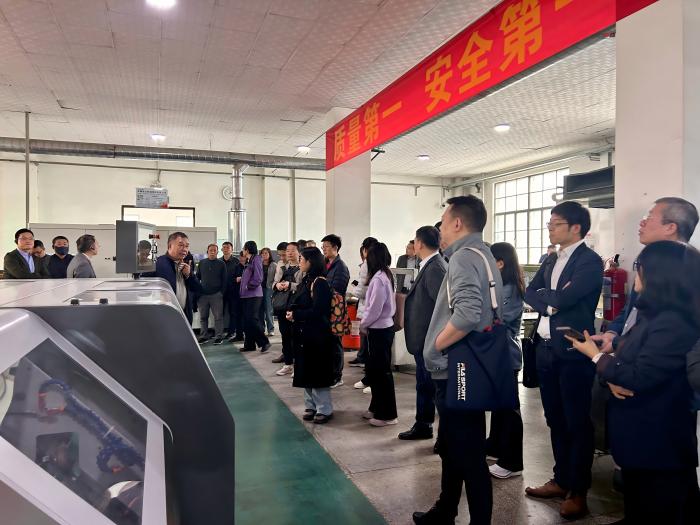 参观2(1).jpg 参观2(1).jpg