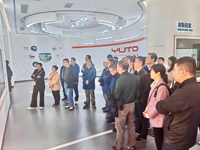 参观3(1).jpg 参观3(1).jpg